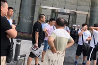 討債公司成功調(diào)解一起提供勞務(wù)受害者責(zé)任糾紛案件，被告黃某當(dāng)庭向原告孫某等四人當(dāng)庭支付賠償款20萬(wàn)元現(xiàn)金